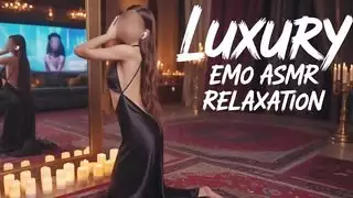 يدخل لآبن على امه في غرفتها ناءما و ينيكها