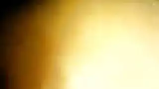 حصلت شقراء مفعم بالحيوية في جوارب سوداء وأحذية سوداء ذات كعب عالٍ على لعبة جنسية حتى مؤخرتها