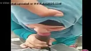 محجبة تمص بقوة