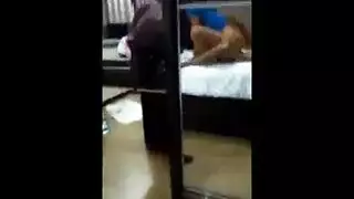 الاخت التي تغري اخاها وهي ممحونة بملابسها الضيقا