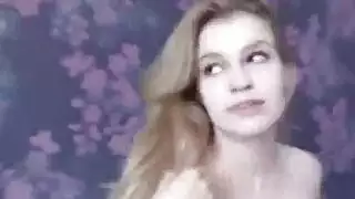 مراهقة سمراء تمص بقوة حتى يقذف بشدة