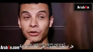 العمة المسنة تُهيمن عليها قضيب قاس