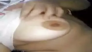 حاجة إلى قضيب كبير لإشباع رغبات هذه القنبلة الجنسية العربية